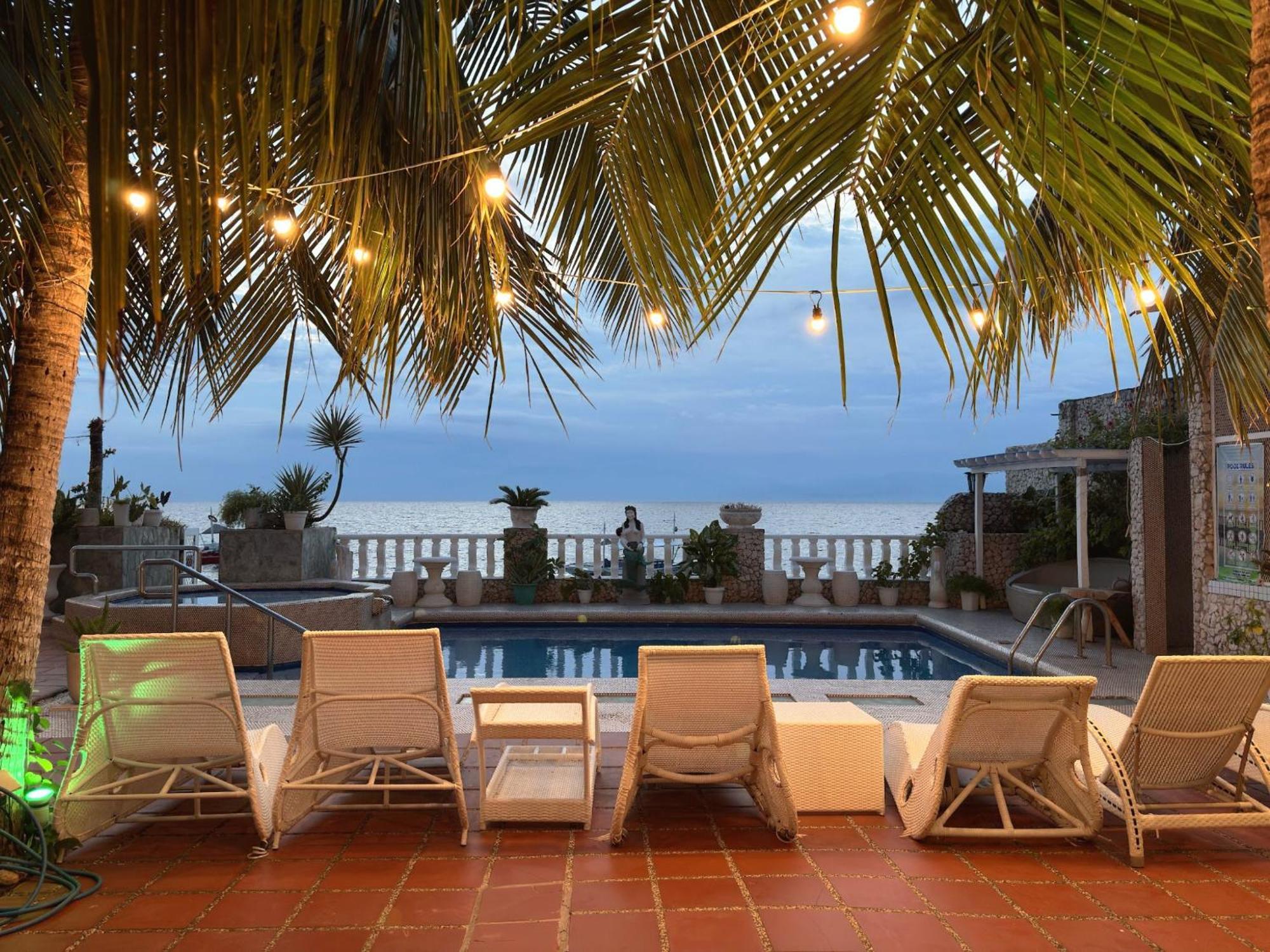 Sunset Beach Resort Moalboal Esterno foto