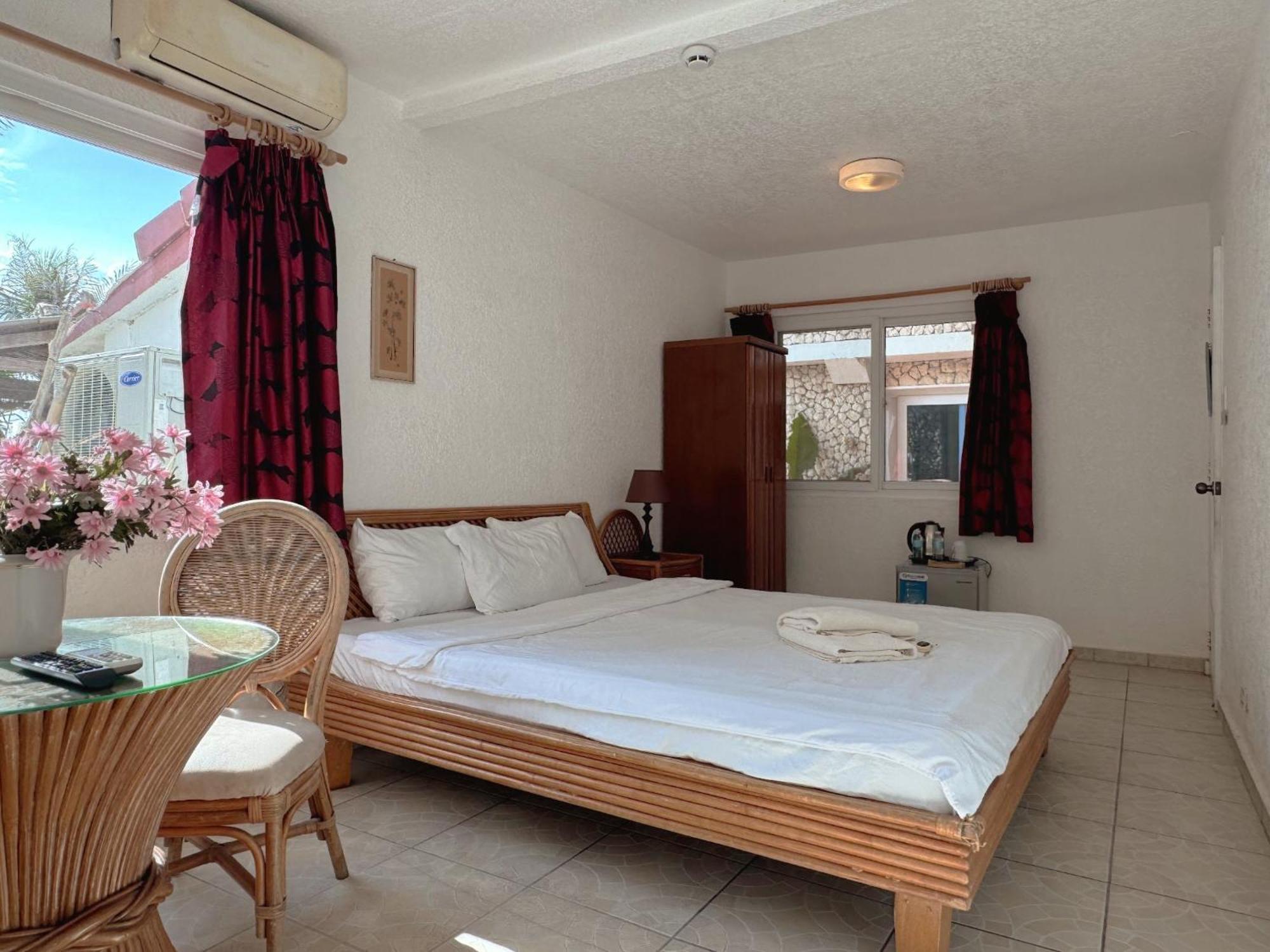 Sunset Beach Resort Moalboal Esterno foto
